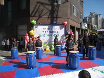 송죽동 난타동아리&#44; 건강한 솔대마을 축제 축하공연